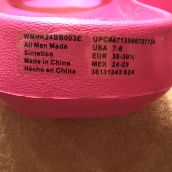 🩷🖤🌸 Hello Kitty Slides 🖤🩷🌸 Rainbow Design / Kitty Hot Pink / Gently Loved - Picture 2 of 10